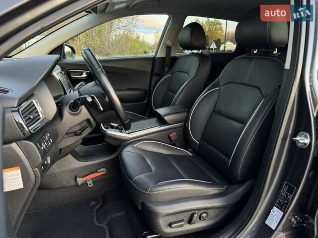Сірий Кіа Niro, об'ємом двигуна 0 л та пробігом 135 тис. км за 17500 $, фото 3 на Automoto.ua