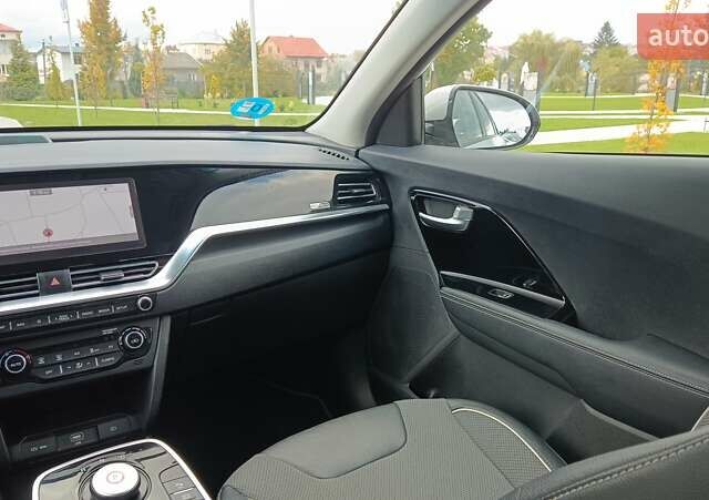 Серый Киа Niro, объемом двигателя 0 л и пробегом 82 тыс. км за 19500 $, фото 22 на Automoto.ua
