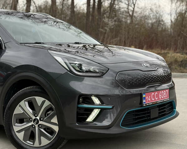 Серый Киа Niro, объемом двигателя 0 л и пробегом 120 тыс. км за 19750 $, фото 3 на Automoto.ua