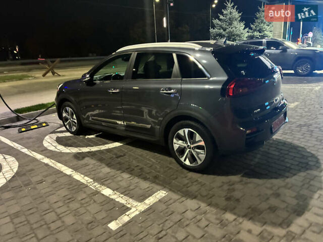 Серый Киа Niro, объемом двигателя 0 л и пробегом 116 тыс. км за 17999 $, фото 8 на Automoto.ua
