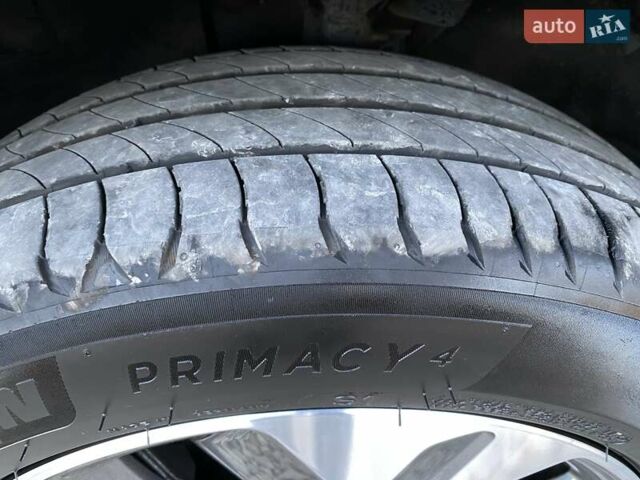 Сірий Кіа Niro, об'ємом двигуна 0 л та пробігом 107 тис. км за 21950 $, фото 24 на Automoto.ua