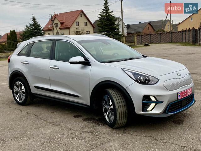 Серый Киа Niro, объемом двигателя 0 л и пробегом 95 тыс. км за 17200 $, фото 2 на Automoto.ua