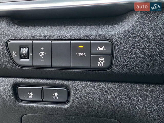 Сірий Кіа Niro, об'ємом двигуна 0 л та пробігом 63 тис. км за 20899 $, фото 34 на Automoto.ua