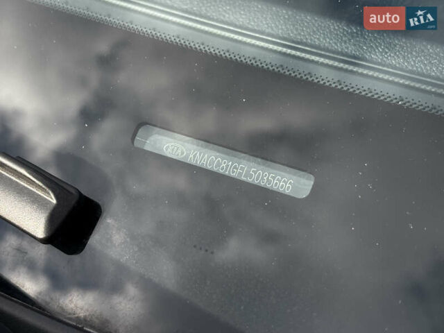 Серый Киа Niro, объемом двигателя 0 л и пробегом 110 тыс. км за 21200 $, фото 7 на Automoto.ua