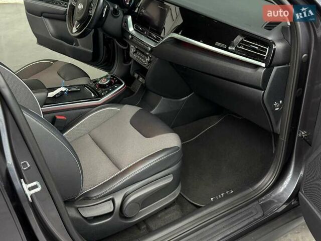 Сірий Кіа Niro, об'ємом двигуна 0 л та пробігом 114 тис. км за 18329 $, фото 22 на Automoto.ua