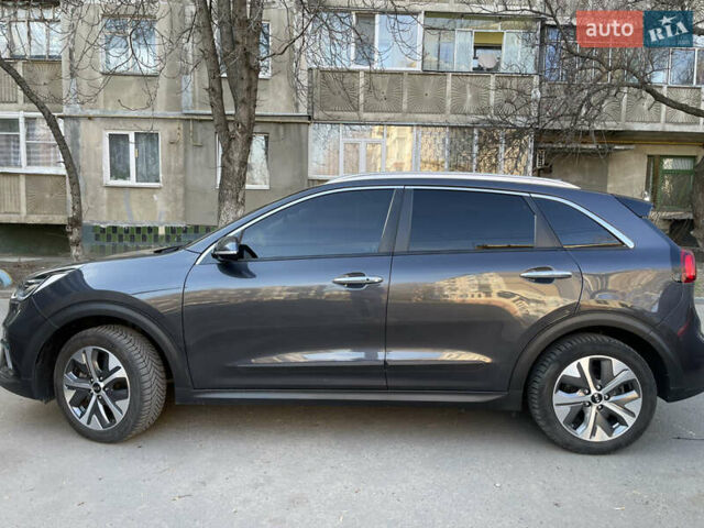 Серый Киа Niro, объемом двигателя 0 л и пробегом 139 тыс. км за 20700 $, фото 3 на Automoto.ua