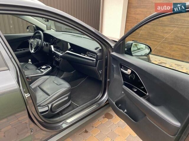 Серый Киа Niro, объемом двигателя 0 л и пробегом 117 тыс. км за 20470 $, фото 28 на Automoto.ua