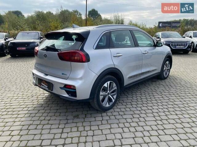 Серый Киа Niro, объемом двигателя 0 л и пробегом 82 тыс. км за 19600 $, фото 6 на Automoto.ua
