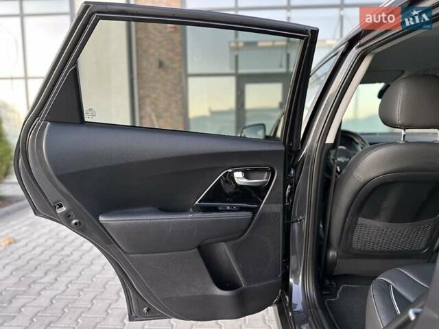 Серый Киа Niro, объемом двигателя 0 л и пробегом 74 тыс. км за 18200 $, фото 34 на Automoto.ua