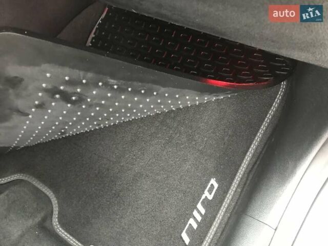 Серый Киа Niro, объемом двигателя 0 л и пробегом 90 тыс. км за 19900 $, фото 21 на Automoto.ua