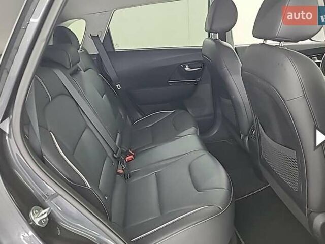 Серый Киа Niro, объемом двигателя 0 л и пробегом 125 тыс. км за 19250 $, фото 63 на Automoto.ua