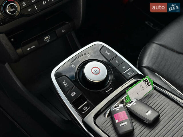 Серый Киа Niro, объемом двигателя 0 л и пробегом 110 тыс. км за 21200 $, фото 36 на Automoto.ua
