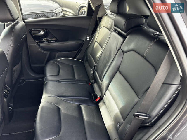 Серый Киа Niro, объемом двигателя 0 л и пробегом 110 тыс. км за 21200 $, фото 43 на Automoto.ua
