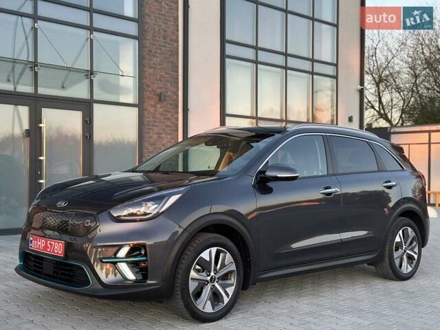 Серый Киа Niro, объемом двигателя 0 л и пробегом 74 тыс. км за 18200 $, фото 7 на Automoto.ua