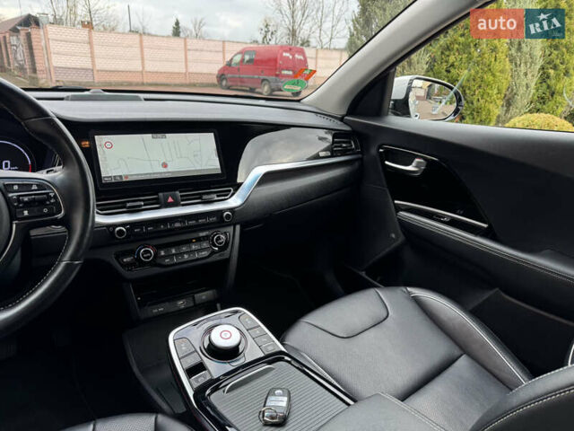 Серый Киа Niro, объемом двигателя 0 л и пробегом 118 тыс. км за 19350 $, фото 4 на Automoto.ua