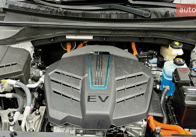 Киа Niro 2020 в Самборе на Automoto.ua Серый Киа Niro, объемом двигателя 0 л и пробегом 59 тыс. км за 20700 $, фото 35 на Automoto.ua