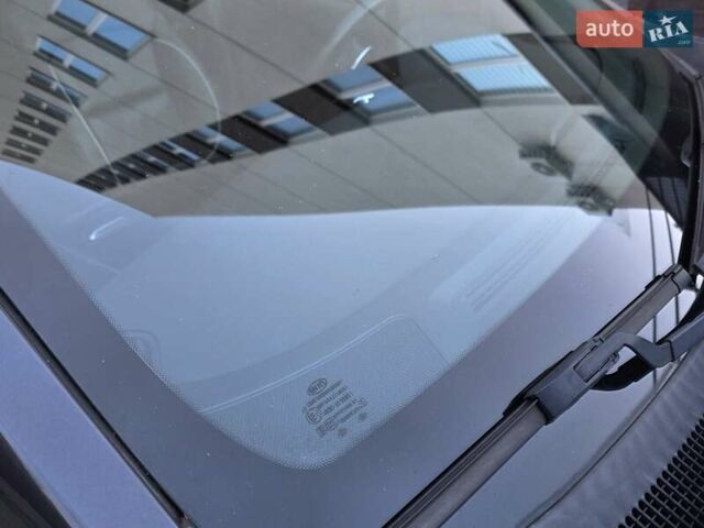 Серый Киа Niro, объемом двигателя 0 л и пробегом 144 тыс. км за 17250 $, фото 17 на Automoto.ua