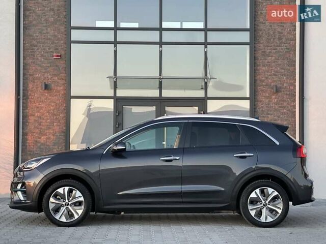 Серый Киа Niro, объемом двигателя 0 л и пробегом 74 тыс. км за 18200 $, фото 9 на Automoto.ua
