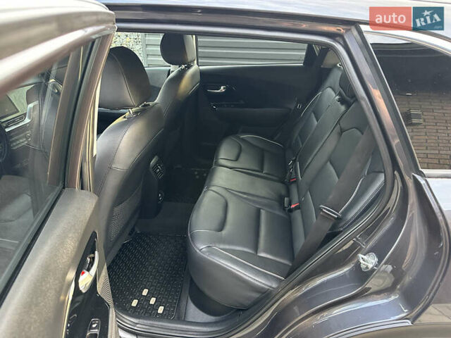 Киа Niro 2020 в Луцке на Automoto.ua Серый Киа Niro, объемом двигателя 0 л и пробегом 130 тыс. км за 19900 $, фото 14 на Automoto.ua