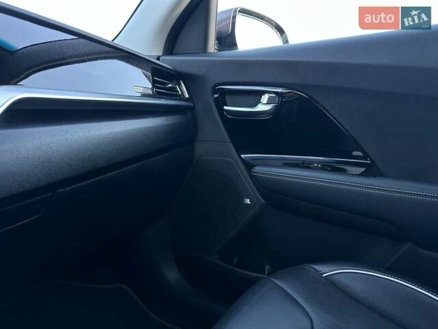 Сірий Кіа Niro, об'ємом двигуна 0 л та пробігом 76 тис. км за 22700 $, фото 30 на Automoto.ua