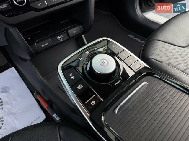 Сірий Кіа Niro, об'ємом двигуна 0 л та пробігом 70 тис. км за 19999 $, фото 52 на Automoto.ua