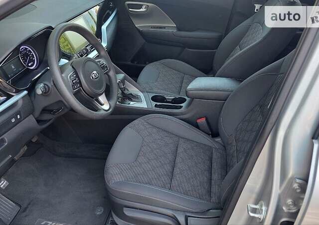 Серый Киа Niro, объемом двигателя 1.6 л и пробегом 4 тыс. км за 20799 $, фото 11 на Automoto.ua