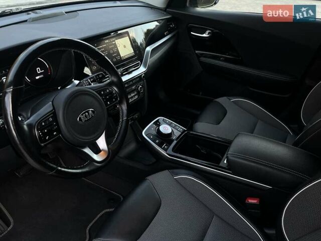 Серый Киа Niro, объемом двигателя 0 л и пробегом 72 тыс. км за 19750 $, фото 55 на Automoto.ua