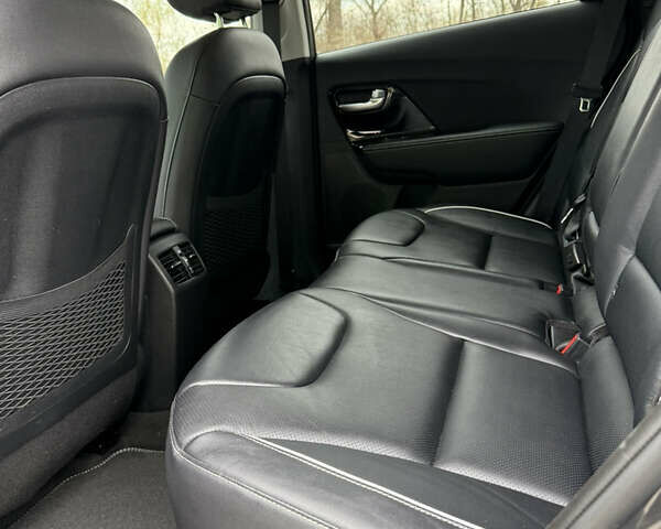 Серый Киа Niro, объемом двигателя 0 л и пробегом 120 тыс. км за 19750 $, фото 19 на Automoto.ua