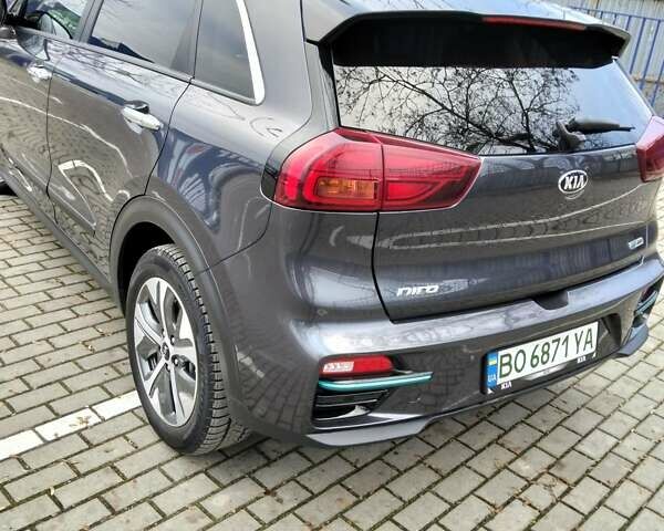 Серый Киа Niro, объемом двигателя 0 л и пробегом 85 тыс. км за 18750 $, фото 9 на Automoto.ua