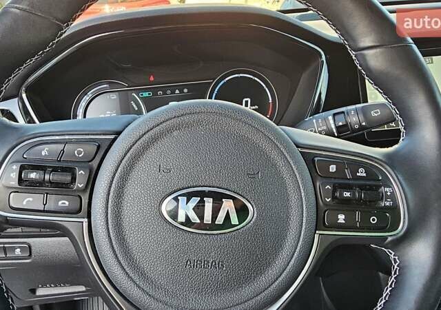 Серый Киа Niro, объемом двигателя 0 л и пробегом 40 тыс. км за 22400 $, фото 10 на Automoto.ua