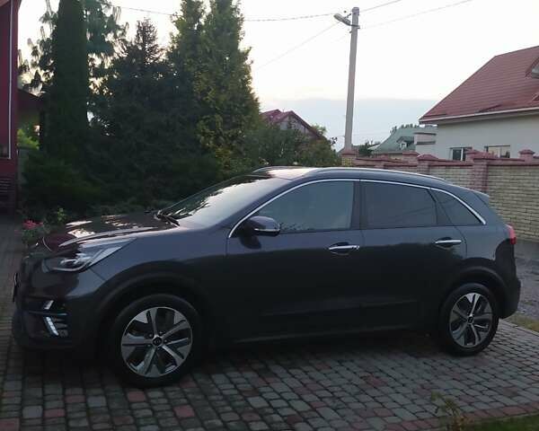 Серый Киа Niro, объемом двигателя 0 л и пробегом 113 тыс. км за 21200 $, фото 2 на Automoto.ua