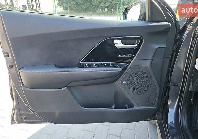 Серый Киа Niro, объемом двигателя 0 л и пробегом 145 тыс. км за 18800 $, фото 17 на Automoto.ua