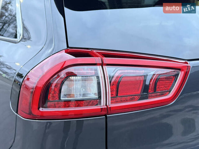 Серый Киа Niro, объемом двигателя 0 л и пробегом 165 тыс. км за 18000 $, фото 31 на Automoto.ua