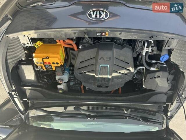 Кіа Niro 2020 у Житомирі на Automoto.ua Сірий Кіа Niro, об'ємом двигуна 0 л та пробігом 66 тис. км за 19500 $, фото 9 на Automoto.ua
