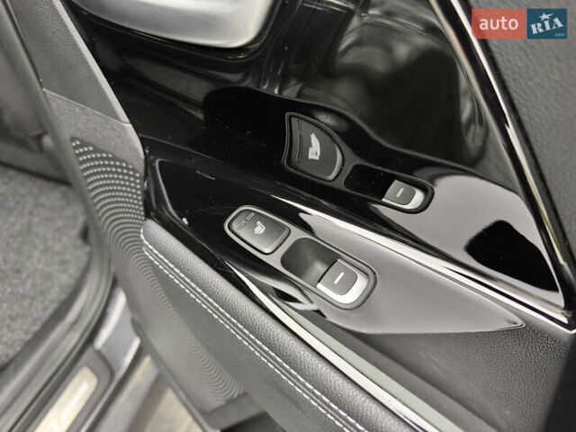 Серый Киа Niro, объемом двигателя 0 л и пробегом 77 тыс. км за 19500 $, фото 24 на Automoto.ua