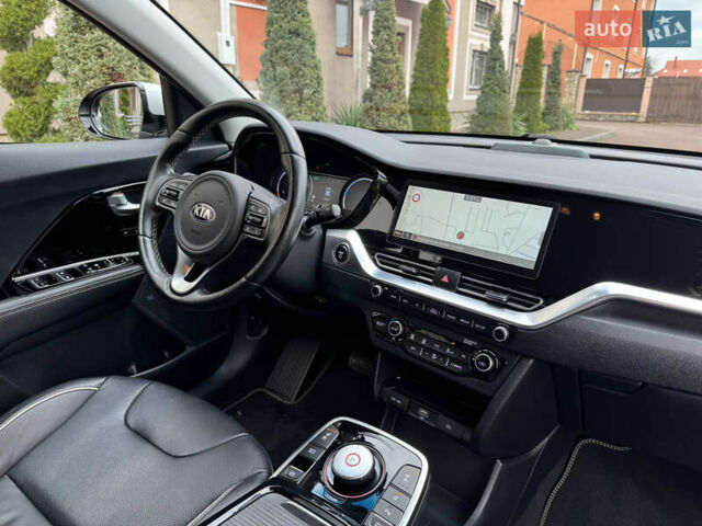 Серый Киа Niro, объемом двигателя 0 л и пробегом 118 тыс. км за 19350 $, фото 115 на Automoto.ua
