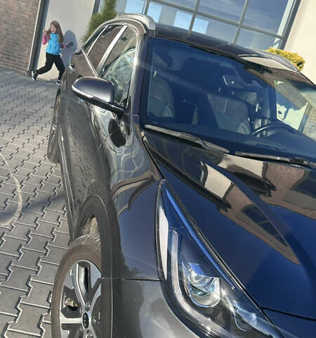 Сірий Кіа Niro, об'ємом двигуна 0 л та пробігом 87 тис. км за 18500 $, фото 8 на Automoto.ua