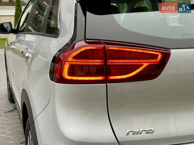 Сірий Кіа Niro, об'ємом двигуна 0 л та пробігом 63 тис. км за 20899 $, фото 20 на Automoto.ua