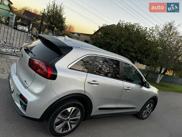 Сірий Кіа Niro, об'ємом двигуна 0 л та пробігом 120 тис. км за 22200 $, фото 13 на Automoto.ua