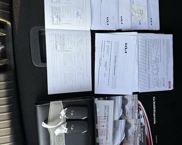 Серый Киа Niro, объемом двигателя 0 л и пробегом 57 тыс. км за 23299 $, фото 57 на Automoto.ua