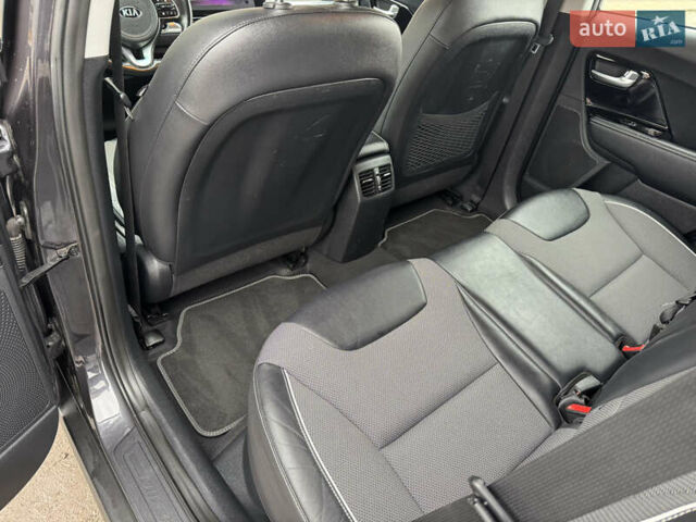 Серый Киа Niro, объемом двигателя 0 л и пробегом 158 тыс. км за 17750 $, фото 51 на Automoto.ua