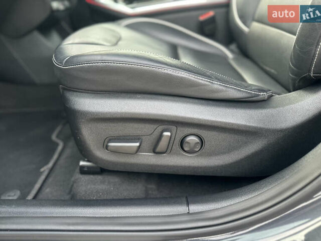 Серый Киа Niro, объемом двигателя 0 л и пробегом 102 тыс. км за 18500 $, фото 27 на Automoto.ua