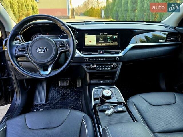 Серый Киа Niro, объемом двигателя 0 л и пробегом 70 тыс. км за 18800 $, фото 22 на Automoto.ua