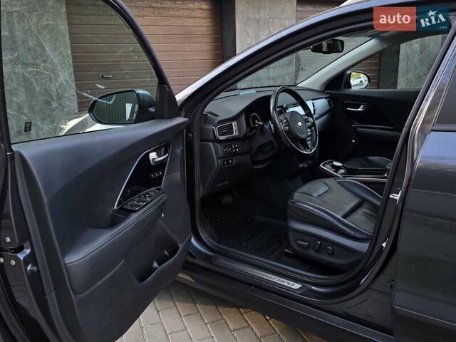 Серый Киа Niro, объемом двигателя 0 л и пробегом 144 тыс. км за 17250 $, фото 18 на Automoto.ua