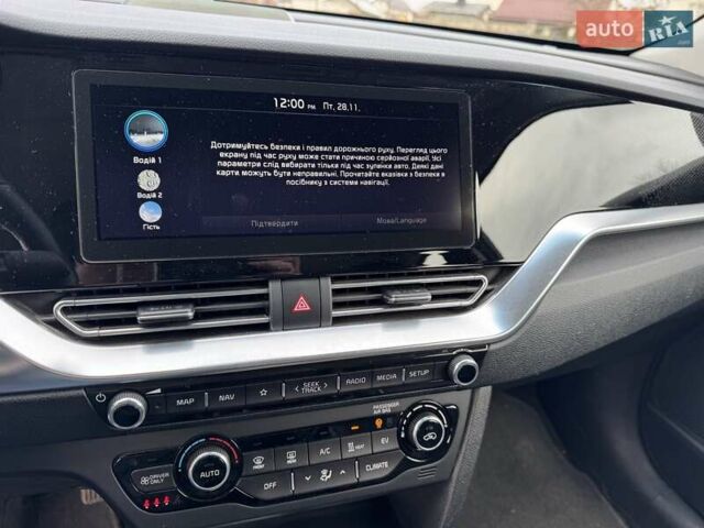 Сірий Кіа Niro, об'ємом двигуна 0 л та пробігом 150 тис. км за 17350 $, фото 14 на Automoto.ua