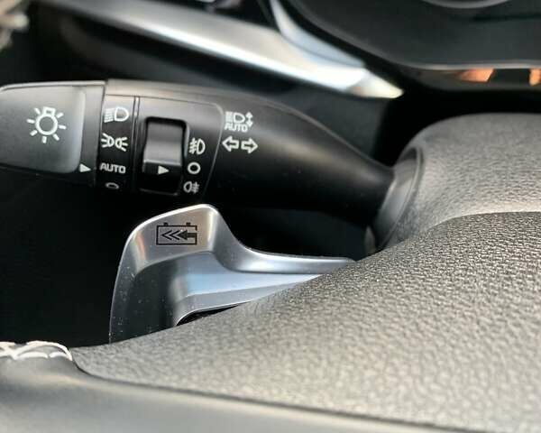 Сірий Кіа Niro, об'ємом двигуна 0 л та пробігом 128 тис. км за 18950 $, фото 19 на Automoto.ua