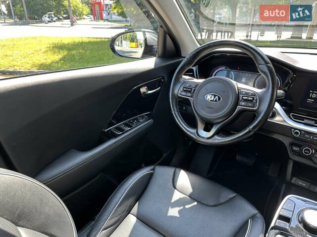 Сірий Кіа Niro, об'ємом двигуна 0 л та пробігом 143 тис. км за 17900 $, фото 24 на Automoto.ua