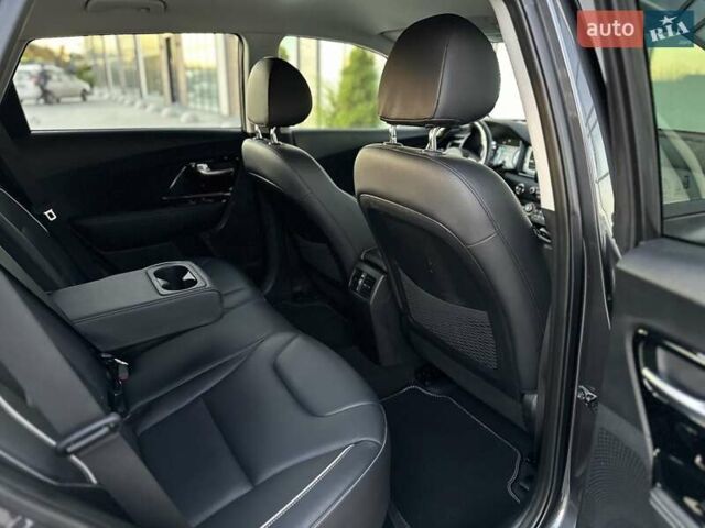 Серый Киа Niro, объемом двигателя 0 л и пробегом 74 тыс. км за 18200 $, фото 38 на Automoto.ua