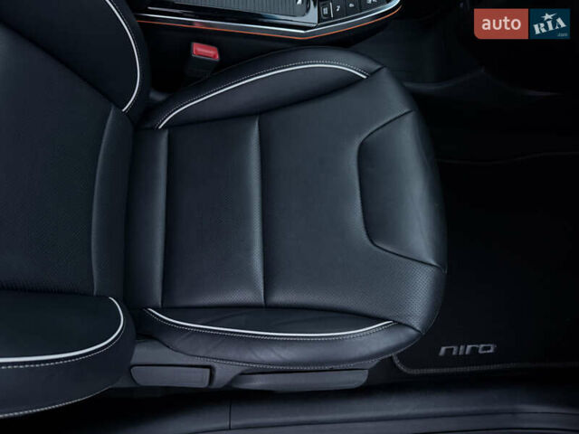 Серый Киа Niro, объемом двигателя 0 л и пробегом 159 тыс. км за 19800 $, фото 13 на Automoto.ua