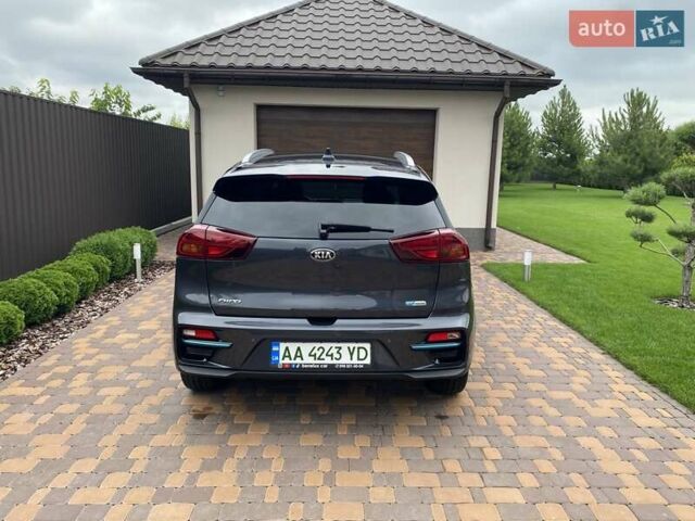 Серый Киа Niro, объемом двигателя 0 л и пробегом 117 тыс. км за 20470 $, фото 9 на Automoto.ua
